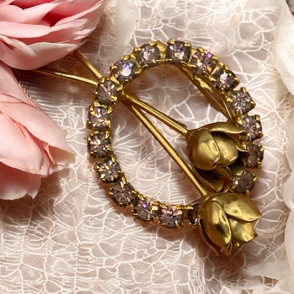 Jewelry - Elegant Gold Floral Brooch with Lilac Rhinestones